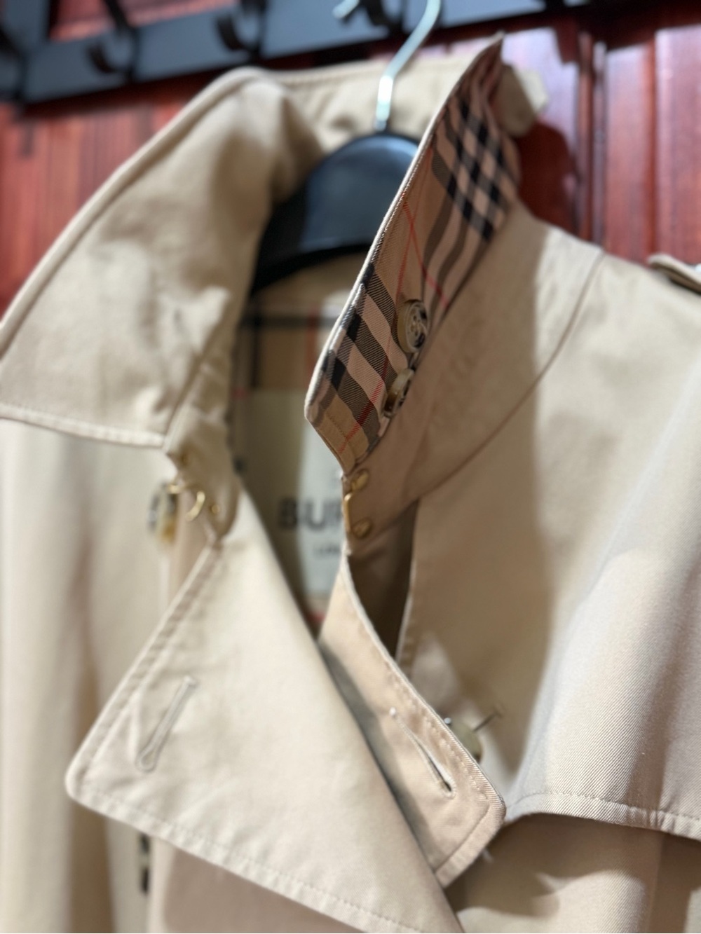 Burberry Beige Double-Breasted Trench Coat with Belt - Picture 4 of 12